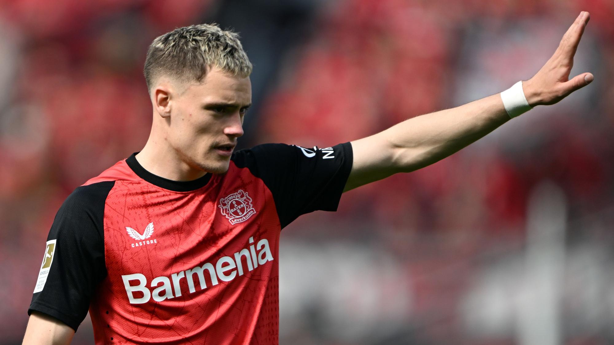 Leverkusens Florian Wirtz gestikuliert. (zu dpa: «Rekord-Transfer: Nationalspieler Wirtz wechselt zu Liverpool») Foto: Federico Gambarini/dpa