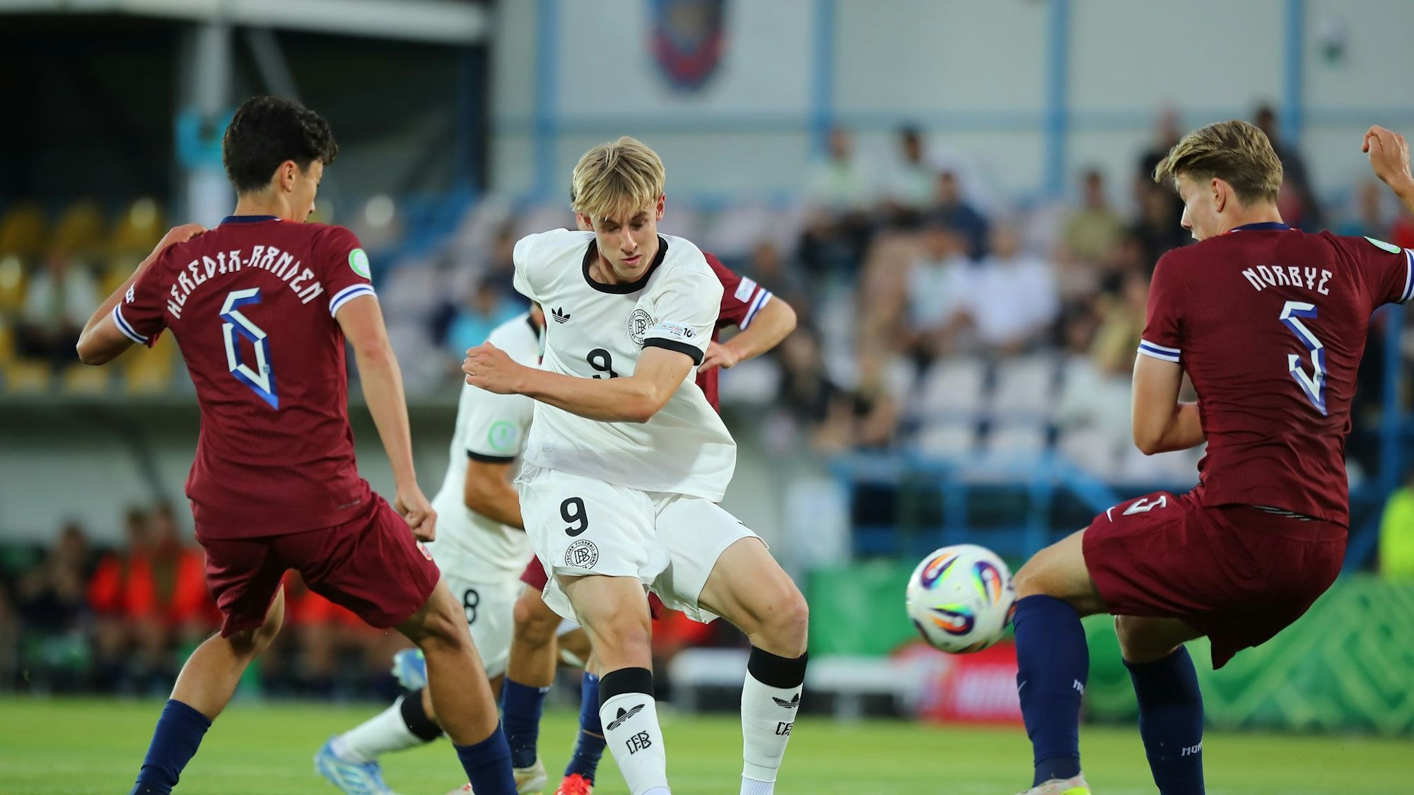 Die deutsche U19-Auswahl hat bei der EM das Halbfinale erreicht.