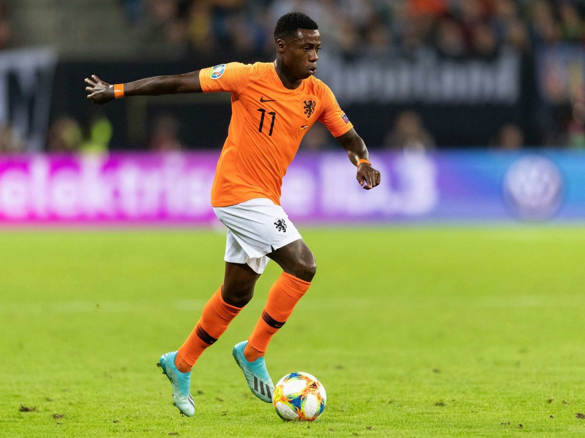 Der niederländische Profifußballer Quincy Promes wurde an sein Heimatland ausgeliefert.
