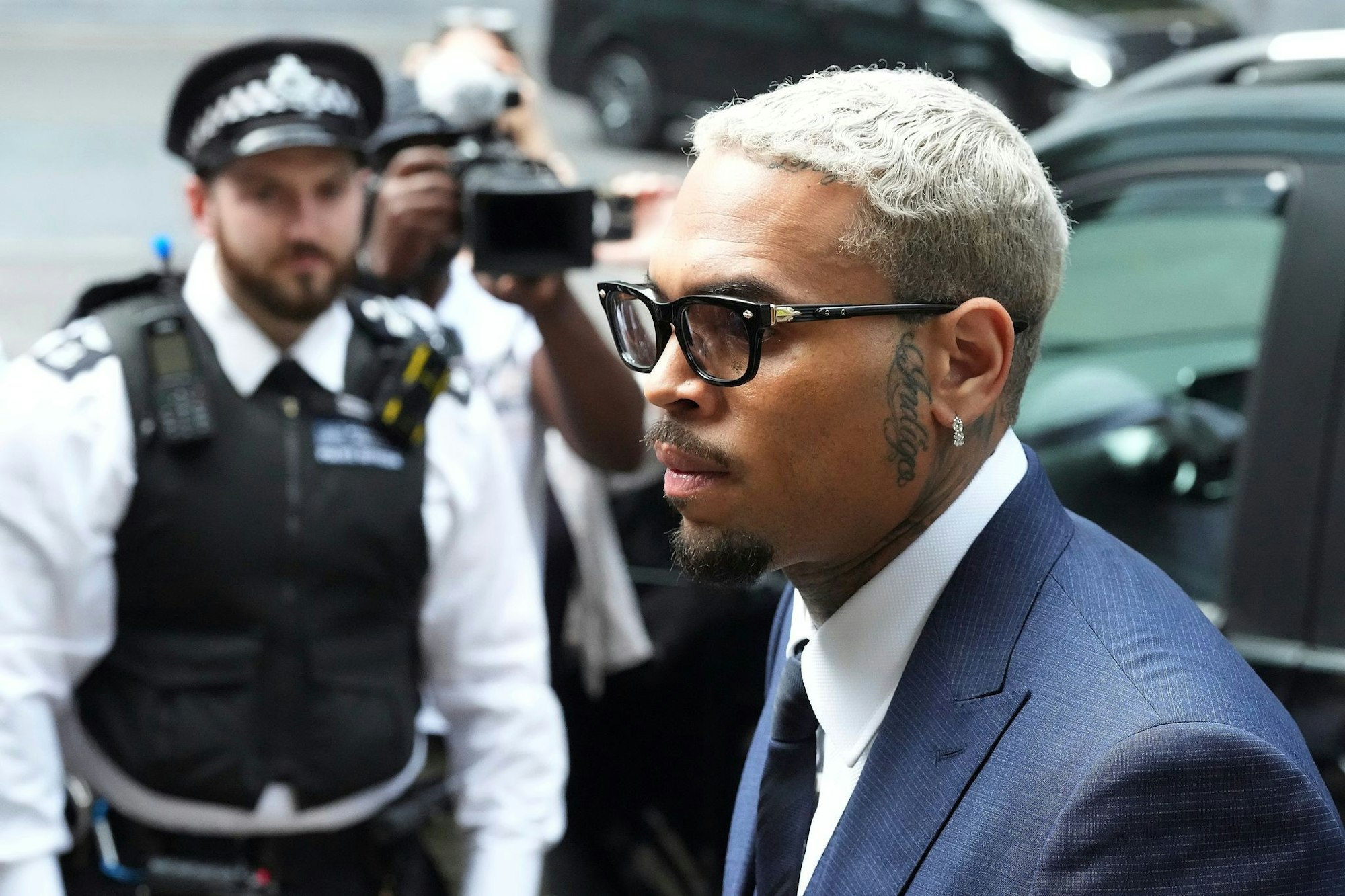 Der US-Sänger Chris Brown plädiert auf nicht schuldig.