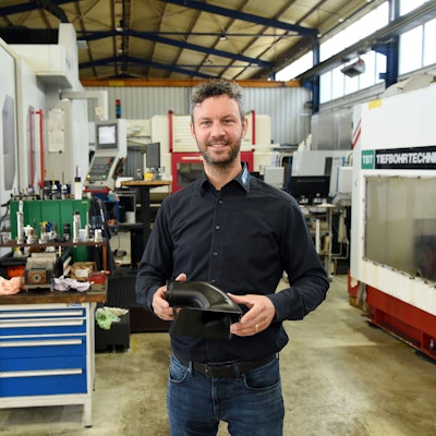 In den Hallen der Röttger GmbH in Marienheide steht Patrick Fronius, einer der beiden geschäftsführenden Gesellschafter.