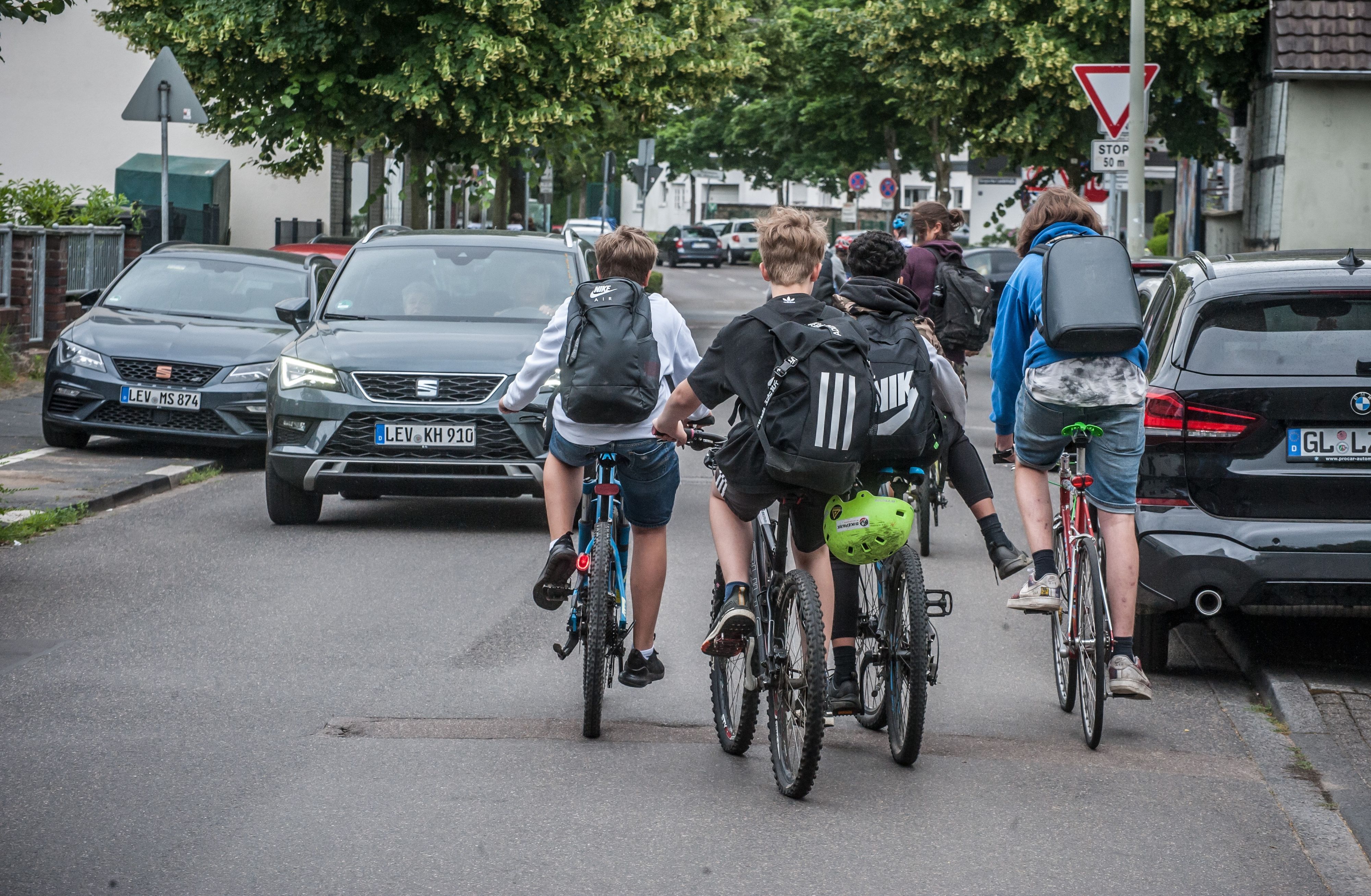 Schüler-Radverkehr auf der von-Diergardt-Straße