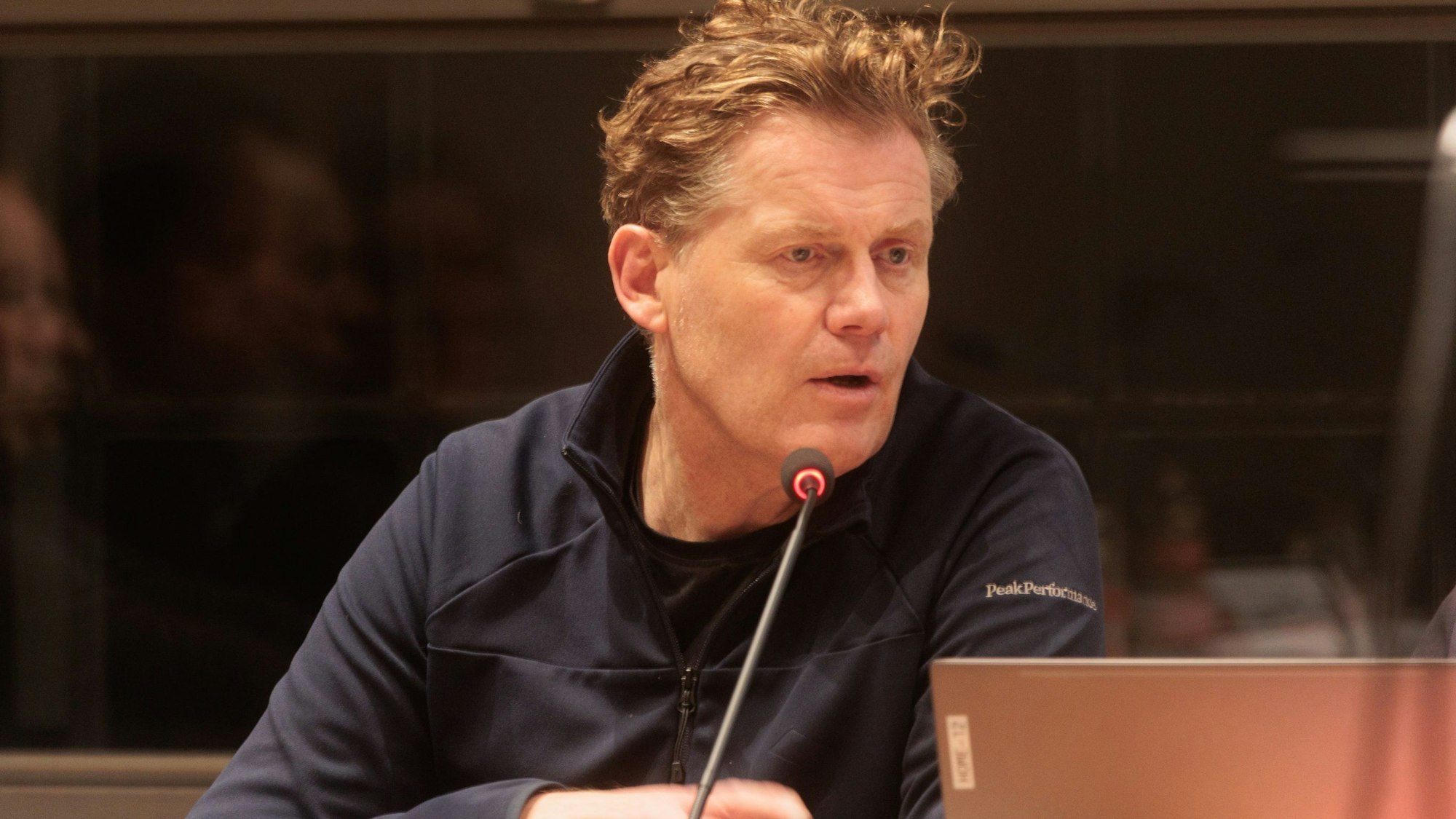 Engelskirchen
Ratssitzung Engelskirchen mit vollem Haus wegen Bücherfabrik
auf dem Foto. Dr. Reimar Molitor