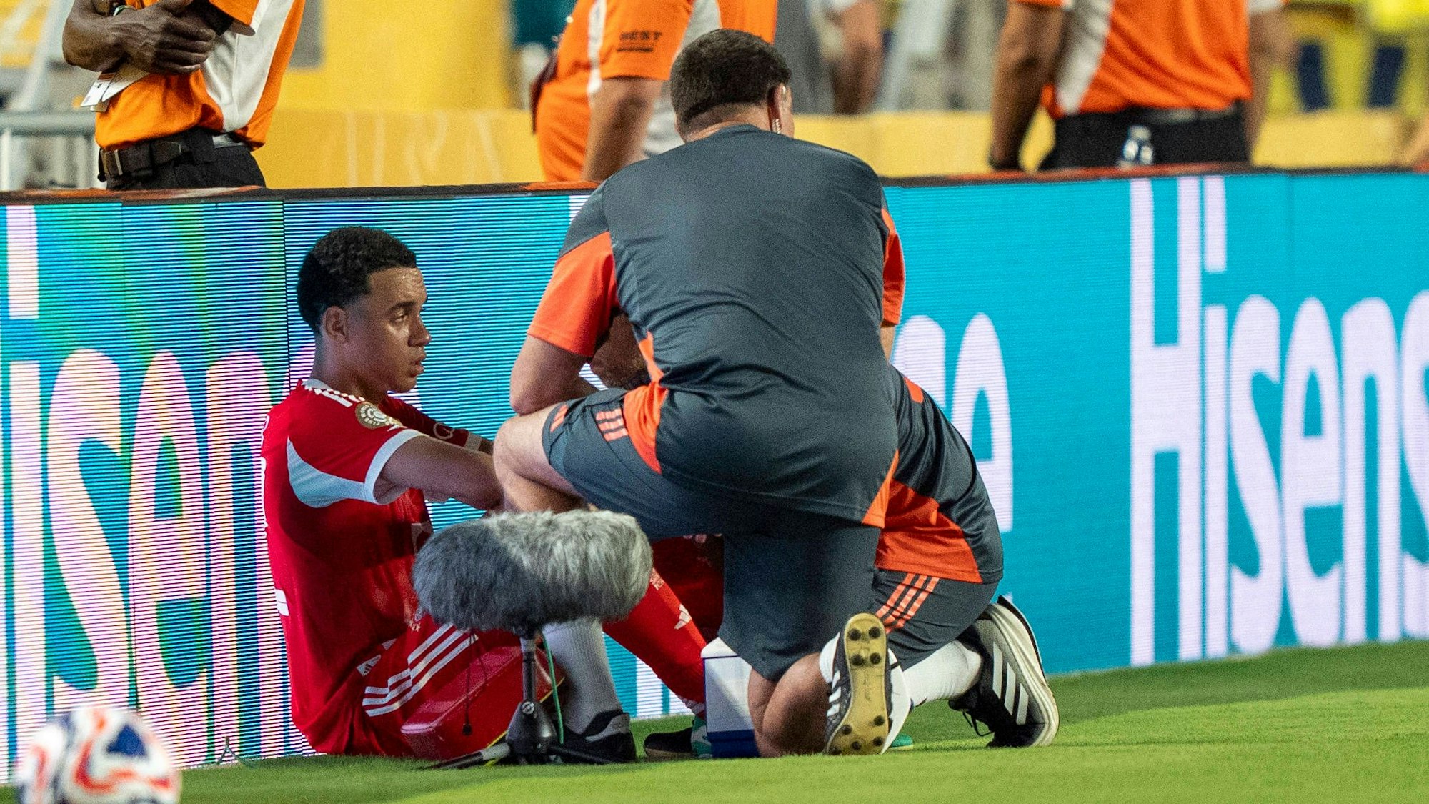 Der FC Bayern erreichte vorzeitig das Achtelfinale der Klub-WM, jedoch sorgen Verletzungssorgen um Jamal Musiala für Beunruhigung.