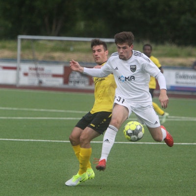Kjell Simnonia (vorne) und der FSV wollen den Titel verteidigen, Timo Hohn und der Wahlscheider SV Platz drei.
