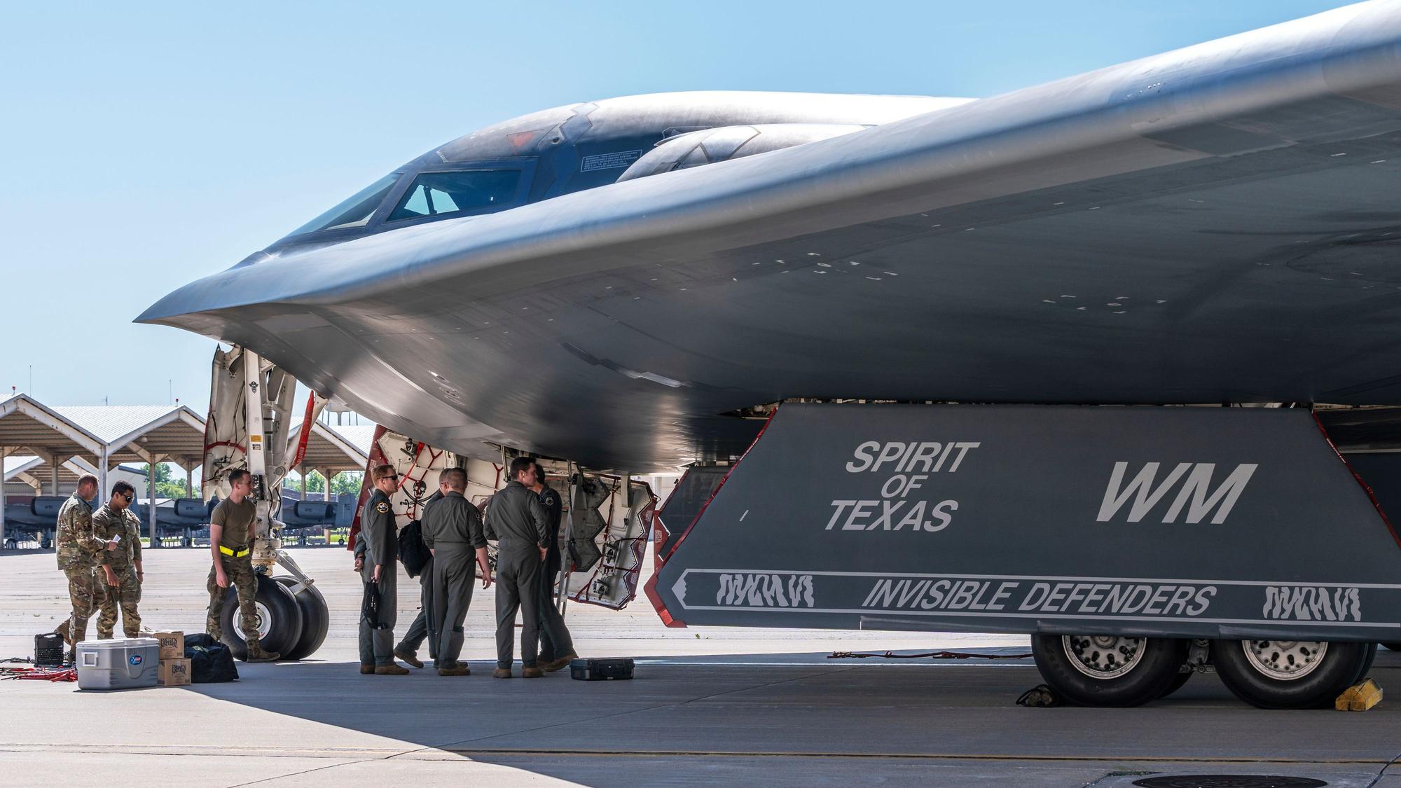 Die USA haben nach Angaben von US-Präsident Trump Atomanlagen im Iran angegriffen. Es seien Tarnkappenbomber vom Typ B-2 eingesetzt worden.