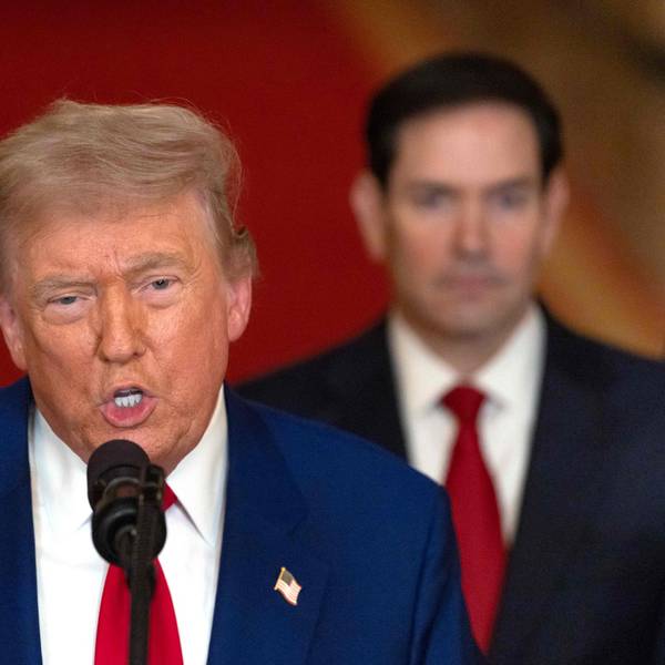 Das Bild zeigt US-Präsident Donald Trump an einem Rednerpult. Foto: Carlos Barria / AFP