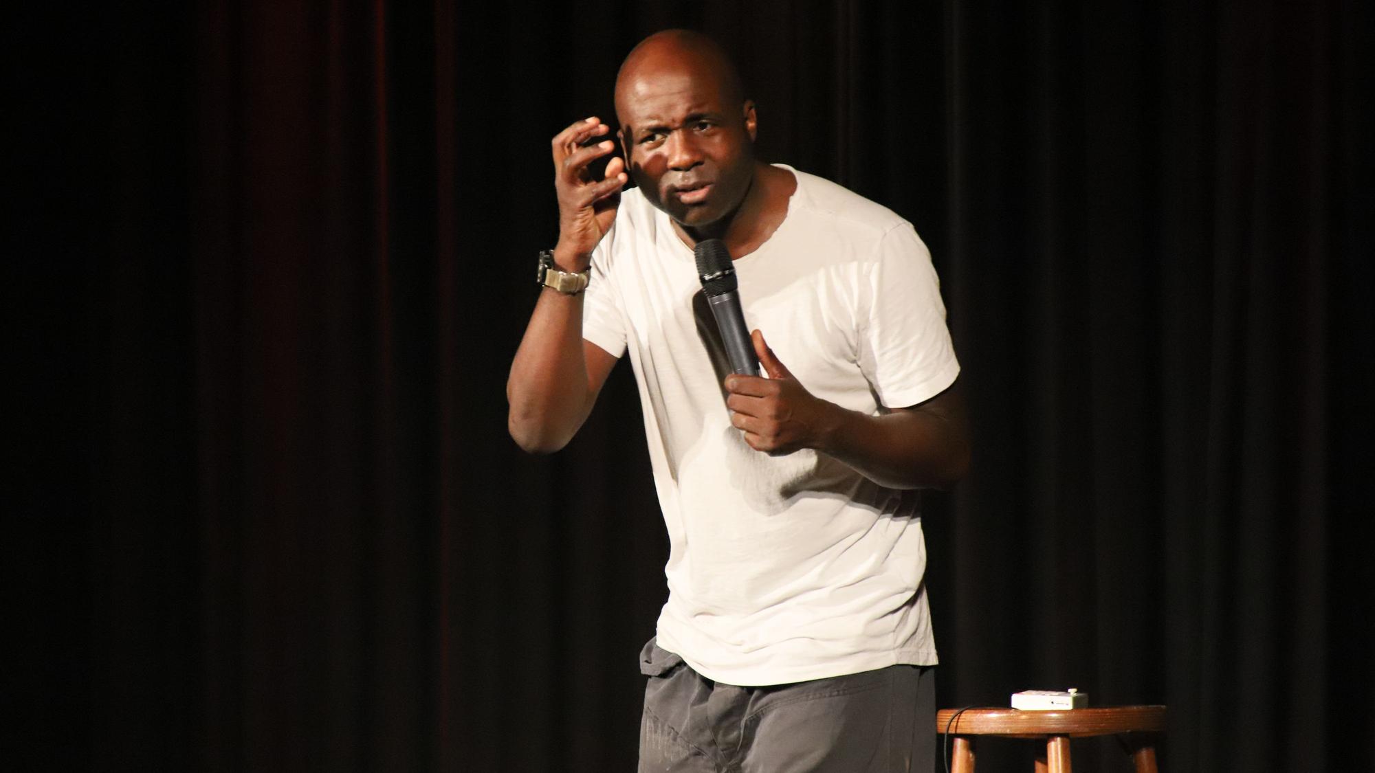 Comedian Dave Davis gastierte im Hennefer Kurtheater.