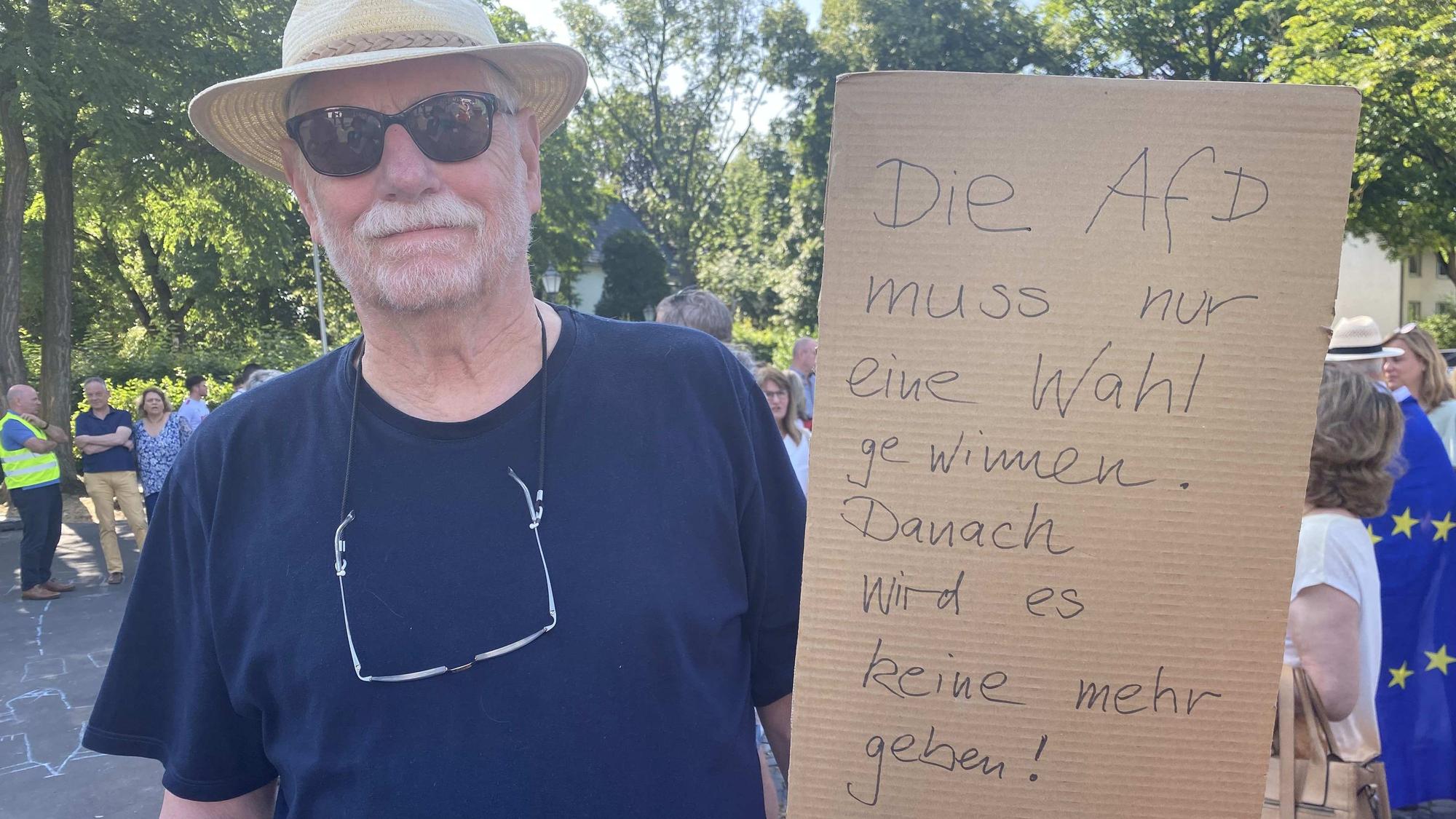 Der Rheinbacher Peter Quabis war gekommen, weil er die Demokratie unterstützen möchte.