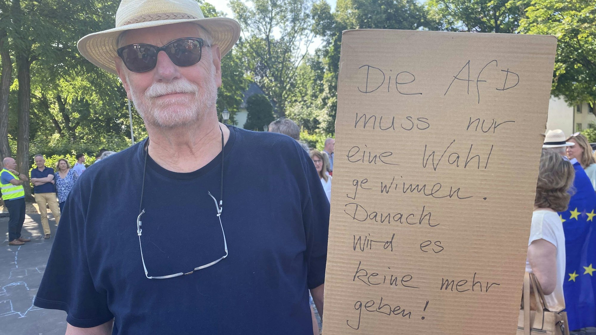 Der Rheinbacher Peter Quabis war gekommen, weil er die Demokratie unterstützen möchte.