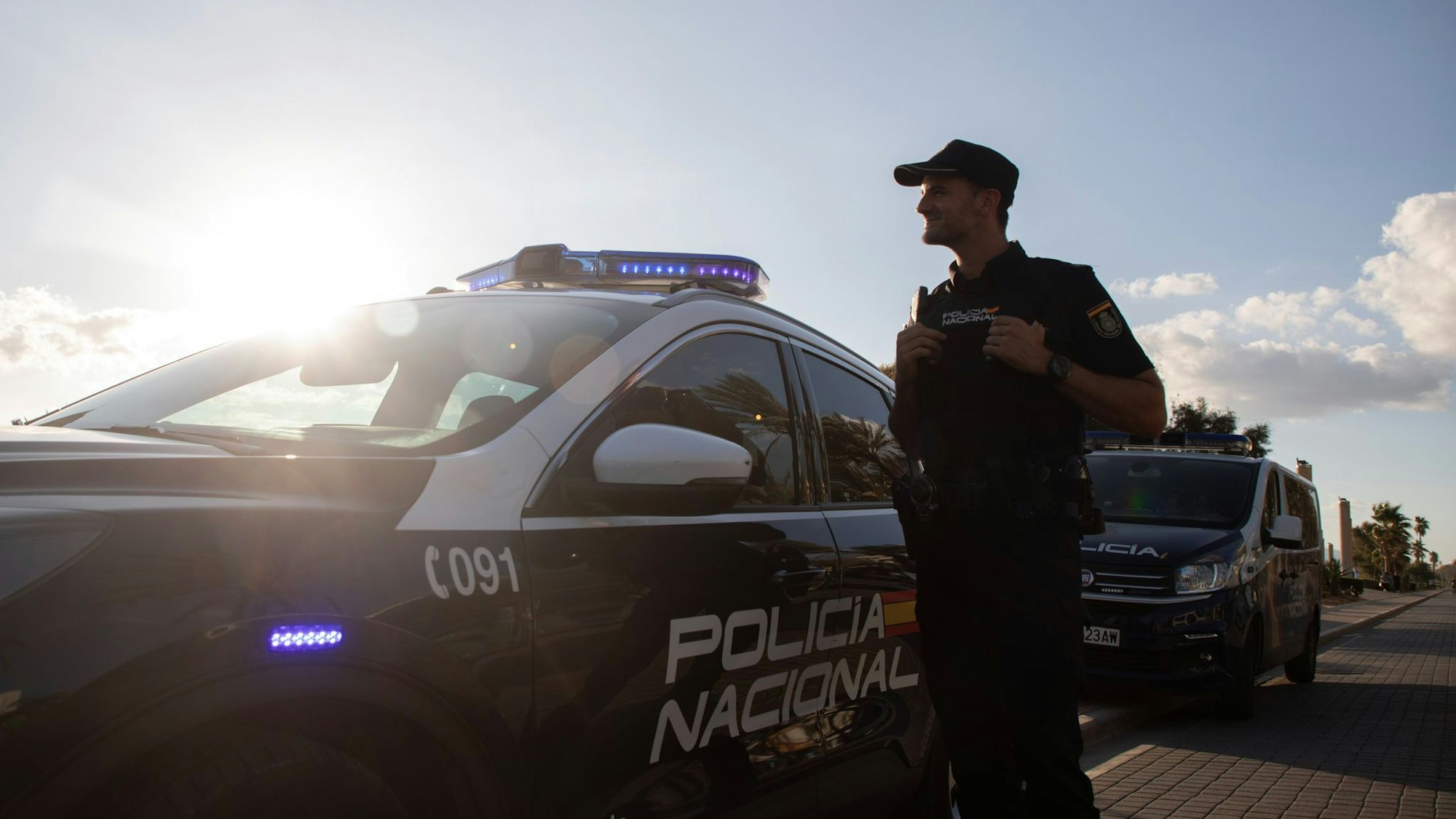 Die spanische Polizei hat Mordermittlungen aufgenommen, nachdem an Händen und Füßen gefesselte Ertrunkene in den Gewässern rund um Mallorca und Nachbarinseln gefunden wurden.