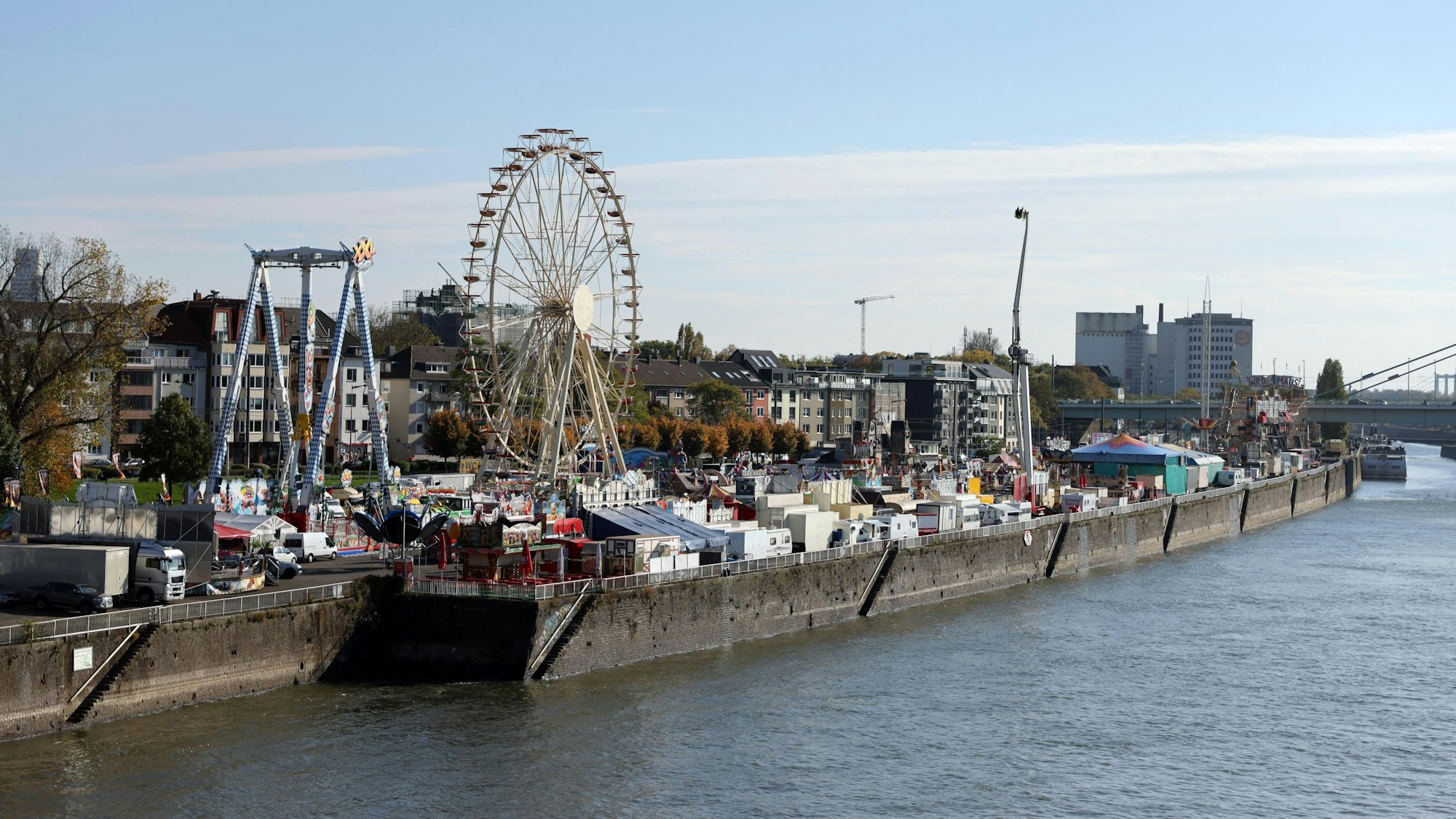 Blick auf die Deutzer Kirmes