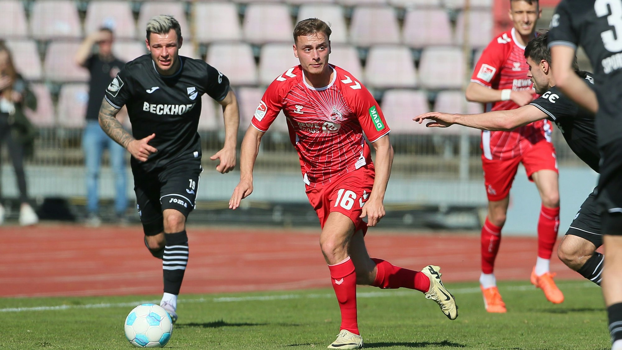 Testspiel im Südstadion, 1. FC Köln vs. SC Verl, Mitte: Marvin Obuz (1. FC Köln), 20.03.2025, Bild: Herbert Bucco