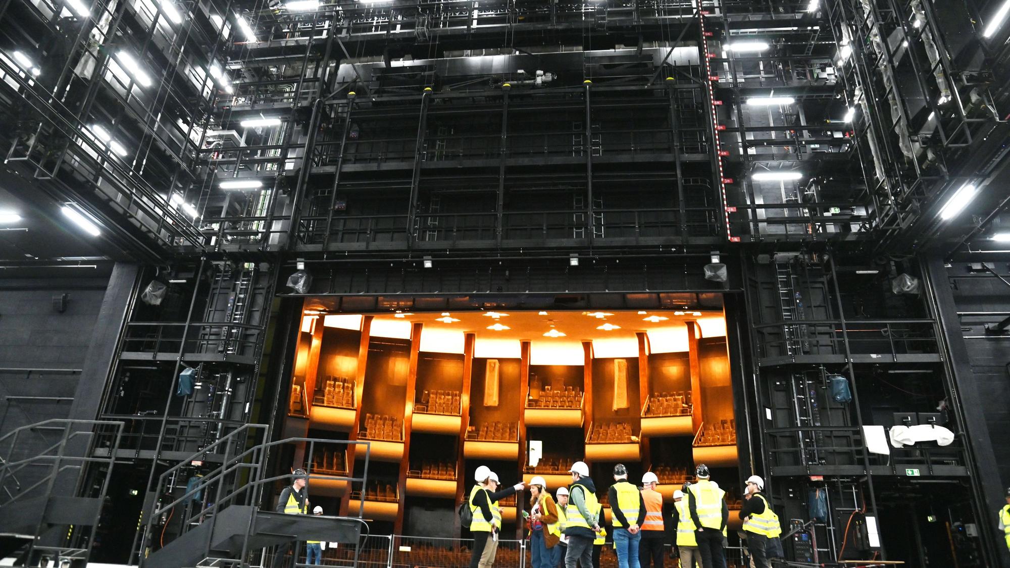 April 2025: Ein Blick auf die Bühnetechnik im Opernhaus.