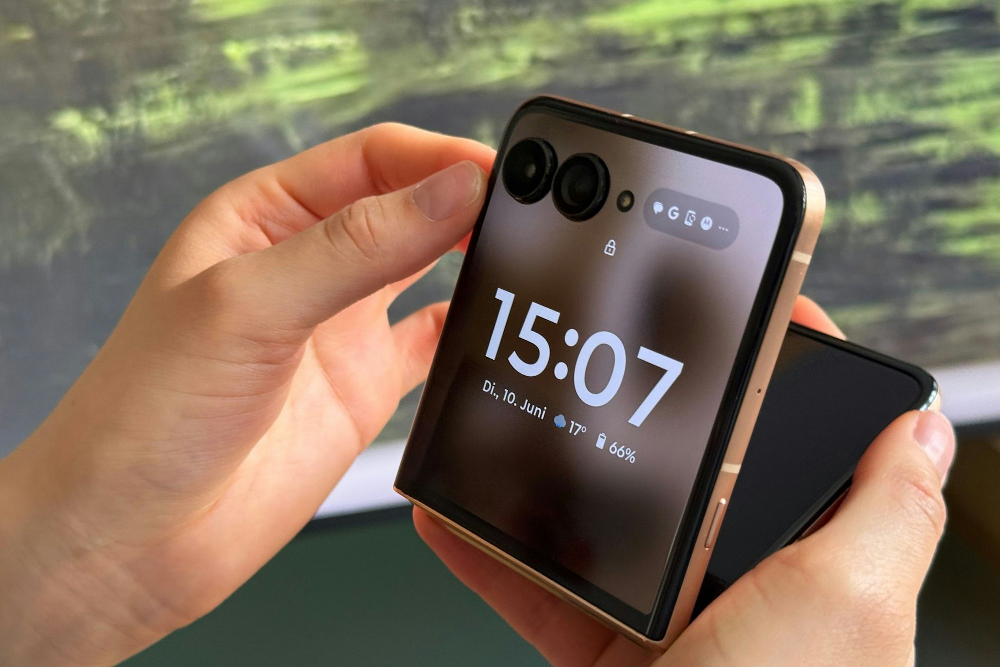 Kein Sensibelchen: Der Klappmechanismus des Razr 60 Ultra ist robust geraten.