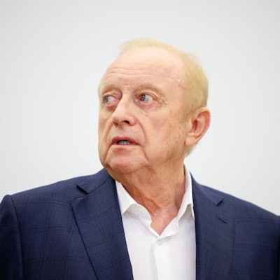 Das Bild zeigt Alfons Schuhbeck, Koch und Unternehmer, im Gerichtssaal im Landgericht München I.Foto: Matthias Balk/dpa