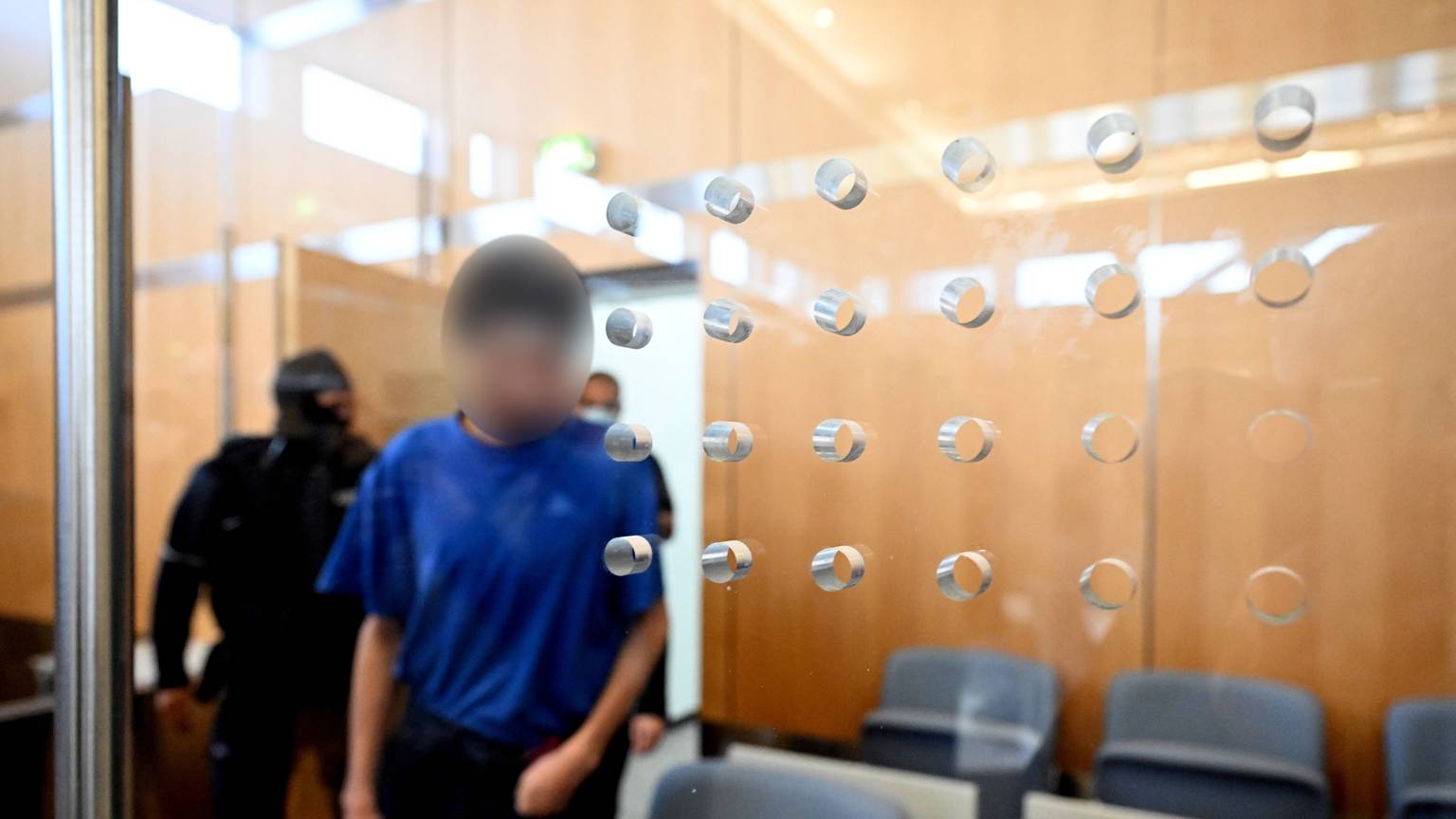 Der Angeklagte im Gerichtssaal der Oberlandesgerichts.