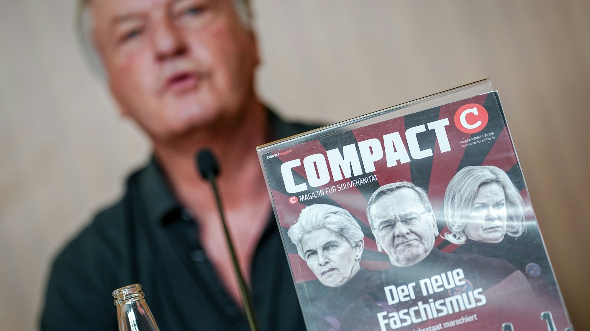 Das Bild zeigt Jürgen Elsässer, «Compact»-Chefredakteur. Foto: Kay Nietfeld/dpa