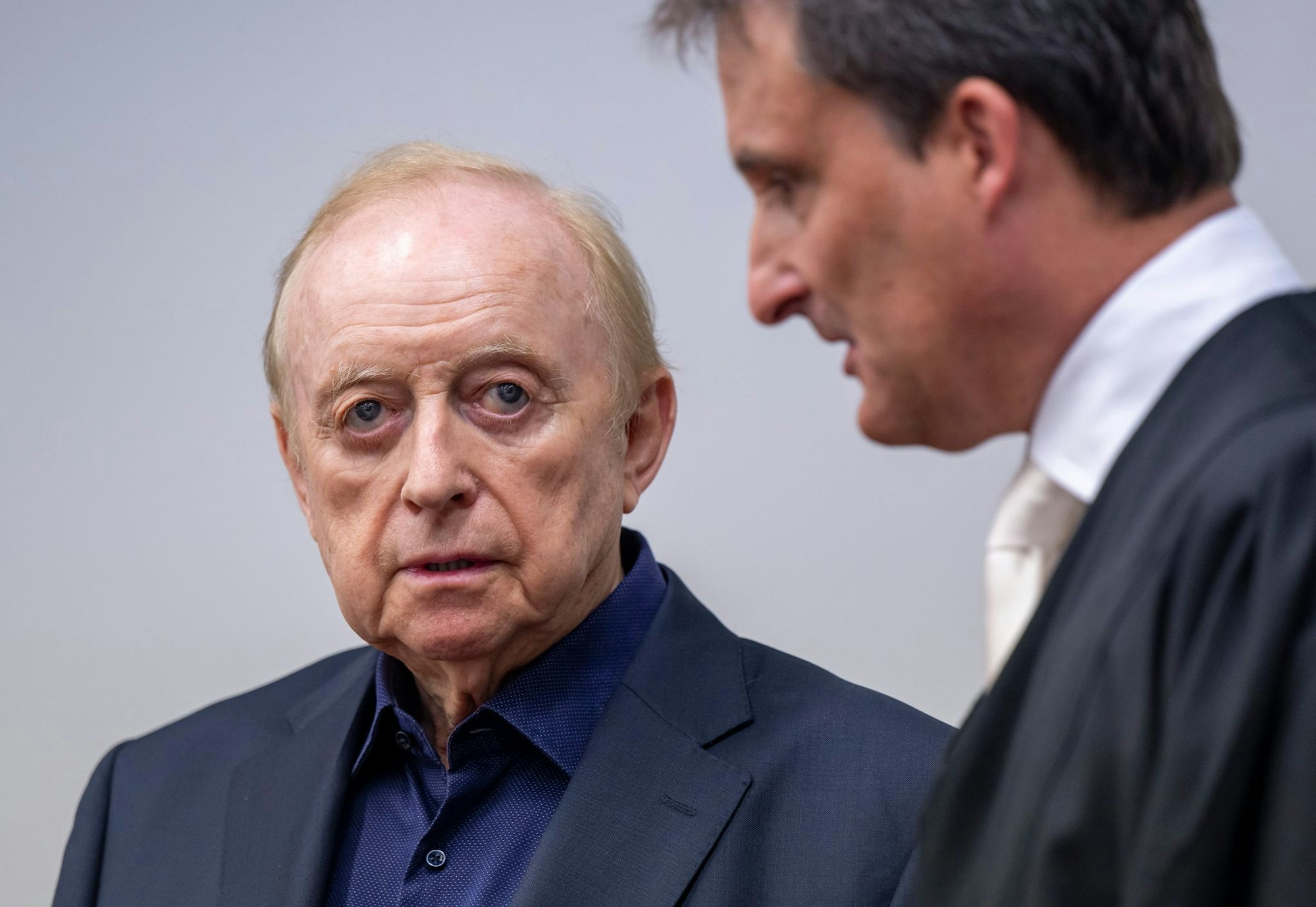 Schuhbeck mit seinem Anwalt Norbert Scharf.