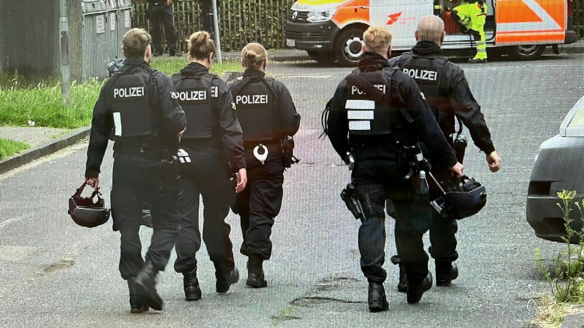 Beamte beim Einsatz in Bocklemünd