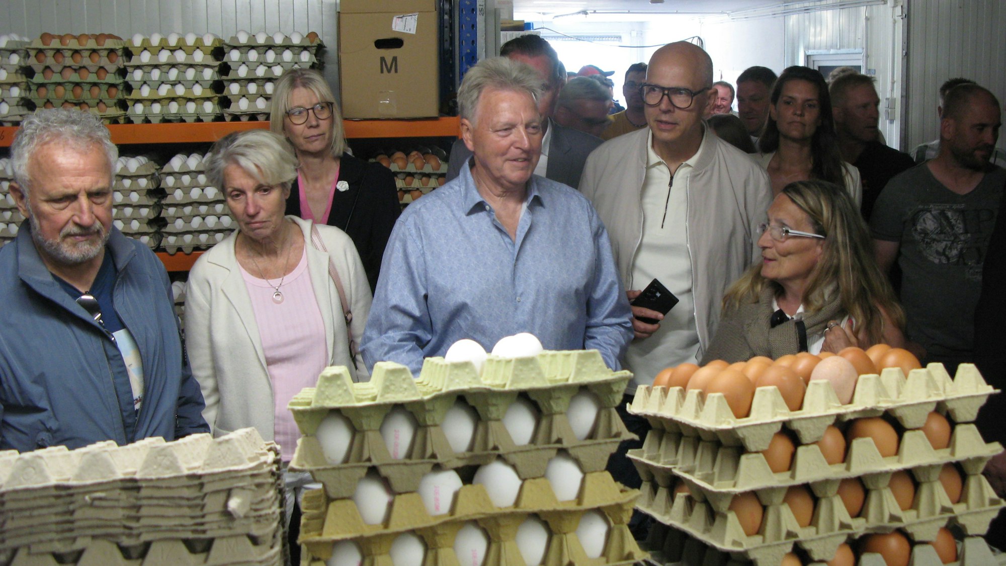 Die Anlage zur Eiersortierung und -stempelung war eine Station beim Rundgang auf dem Hof in Much-Birrenbachshöhe.