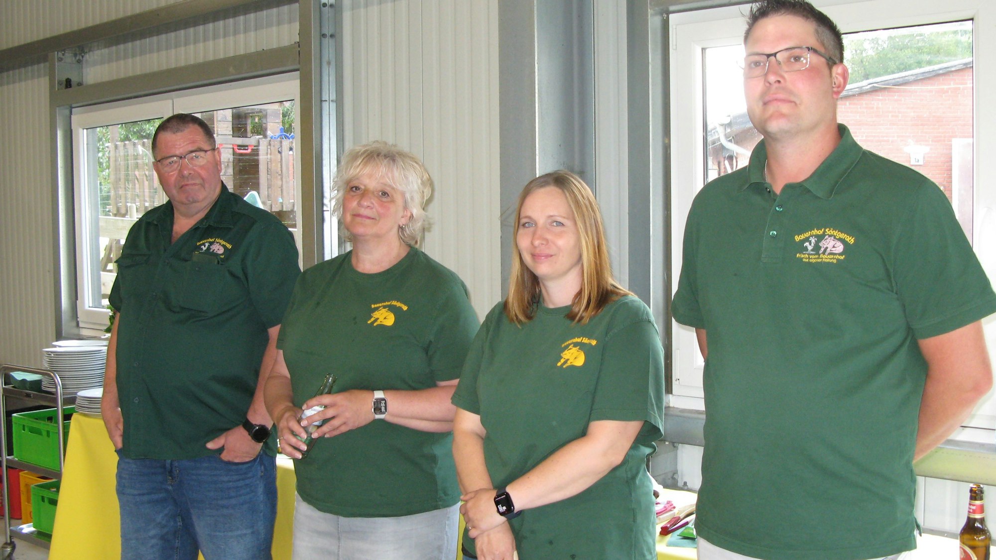 Familie Söntgerath war Gastgeberin des Treffens von Landwirtschaft und Politik: Uwe Söntgerath, Andrea Söntgerath, Carina Söntgerath und Ricardo Söntgerath (v.l.).