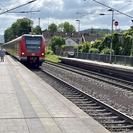 Ab Dezember 2026 wird die Siegtalstrecke zwischen Hennef und Siegen für sieben Monate komplett gesperrt. (Symbolbild)