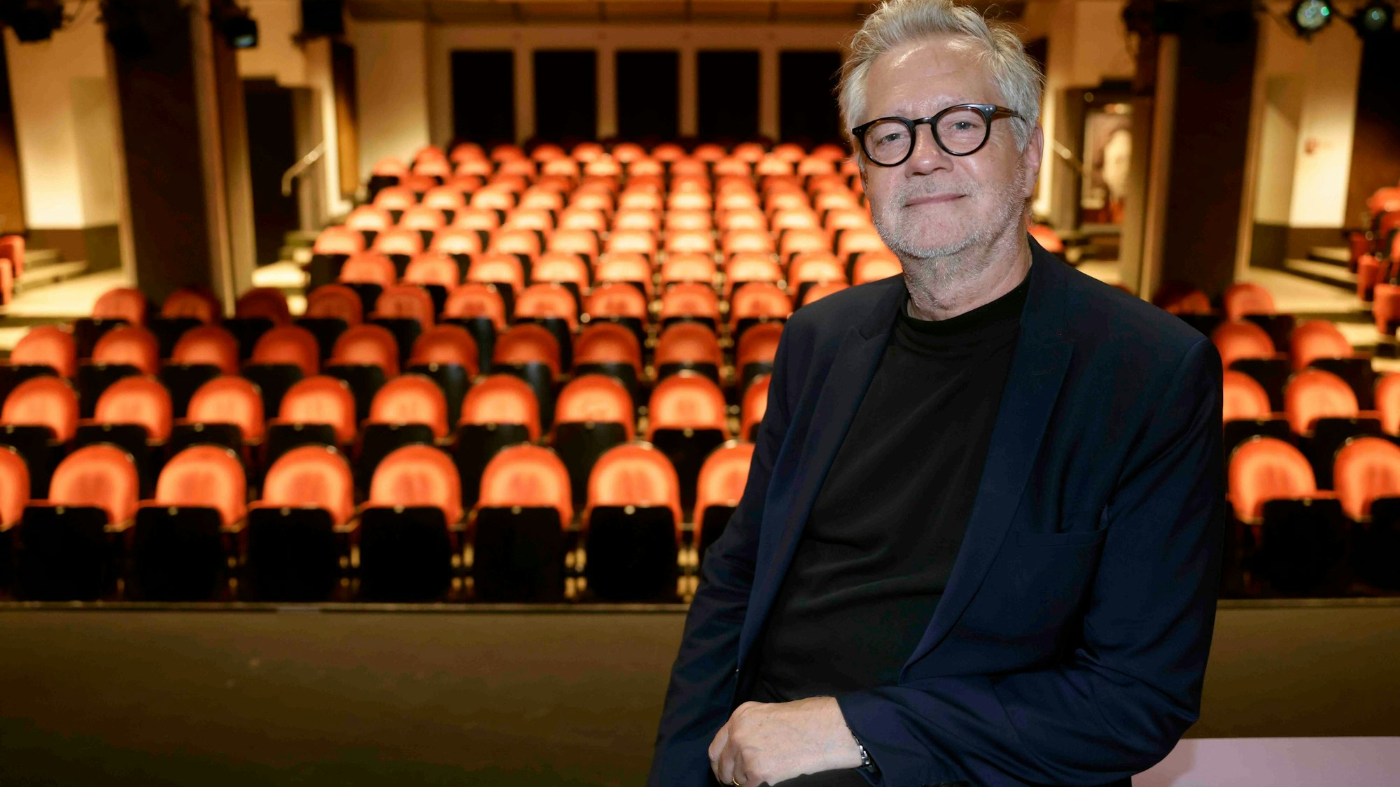 Oliver Durek im Saal des traditionsreichen Theaters am Dom.
