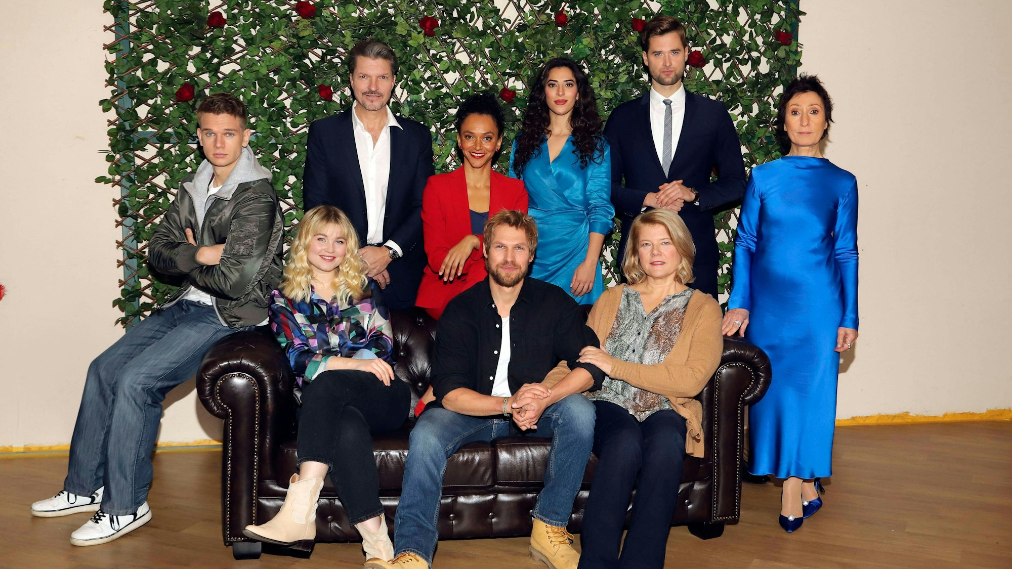 Fototermin zum Drehstart der 21. Staffel der ARD-Serie „Rote Rosen“ in den Rote Rosen-Studios.