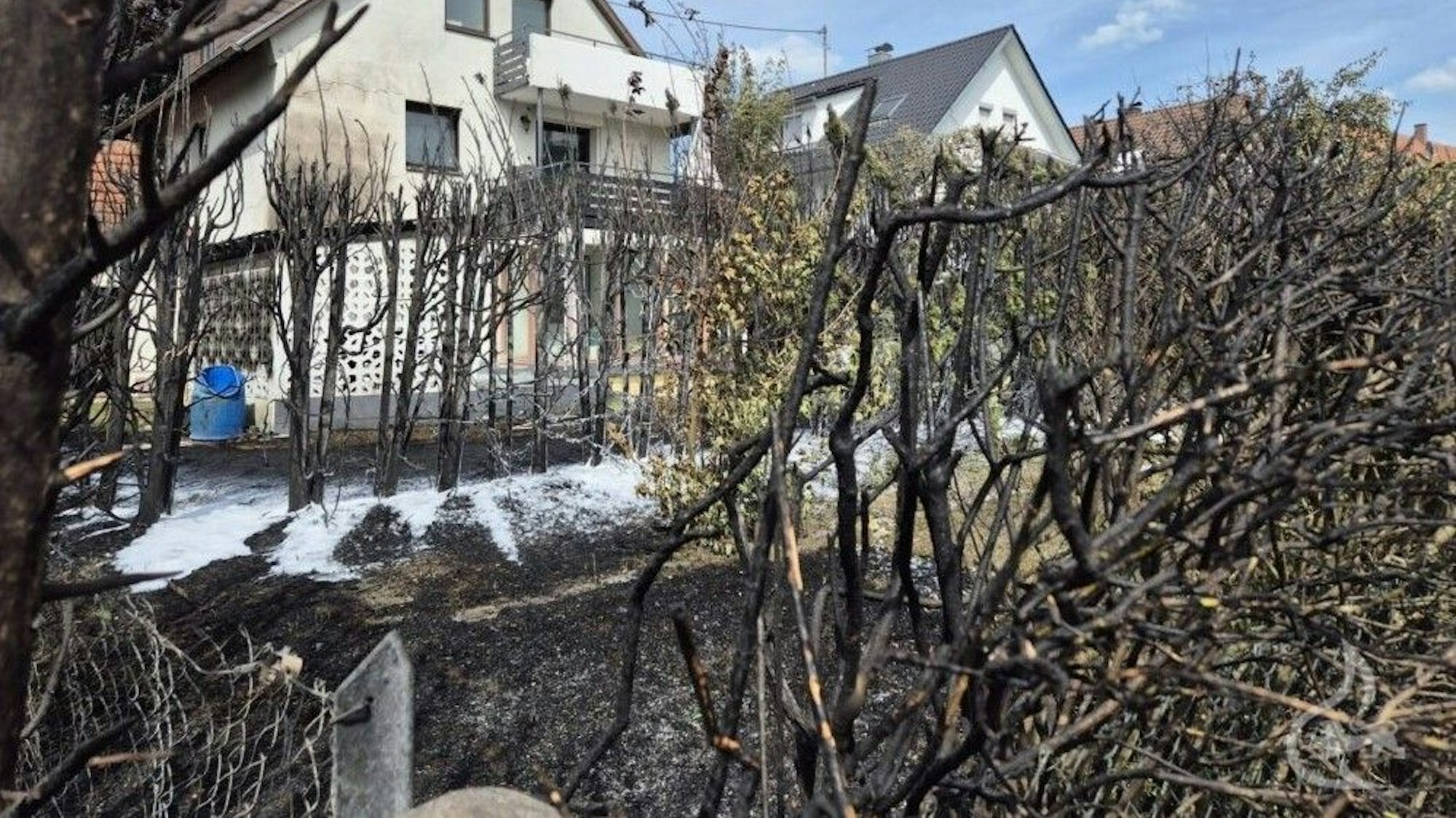 Heckenbrand am 23.6.2025 in Kirchheim unter Teck