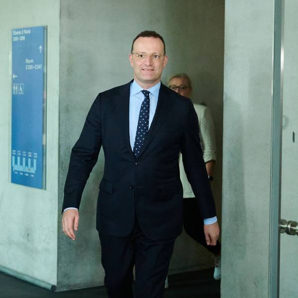 Berlin: Jens Spahn (CDU), Fraktionsvorsitzender der Bundestagsfraktion seiner Partei und ehemaliger Gesundheitsminister, kommt zum Haushaltsausschuss ins Paul-Löbe-Haus.