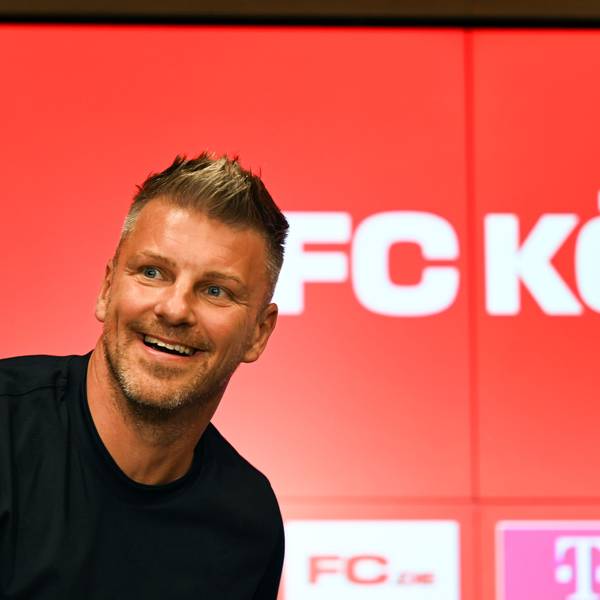 Lukas Kwasniok, neuer Trainer des 1. FC Köln, kommt zur Pressekonferenz.