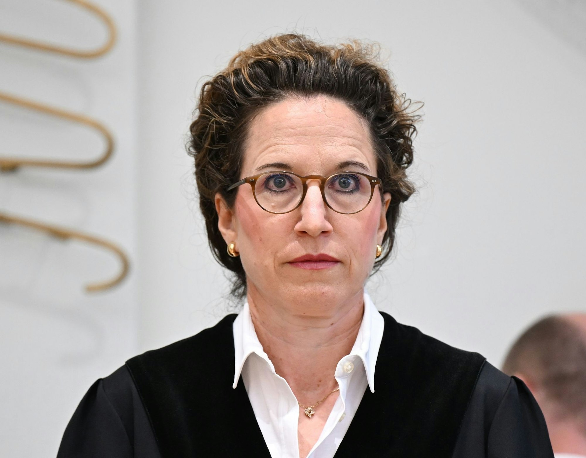 Richterin Eva-Marie Distler hat scharfe Kritik am DFB geübt.