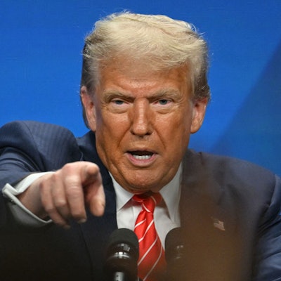 US-Präsident Donald Trump spricht auf einer Pressekonferenz während des NATO-Gipfels in The Hague.