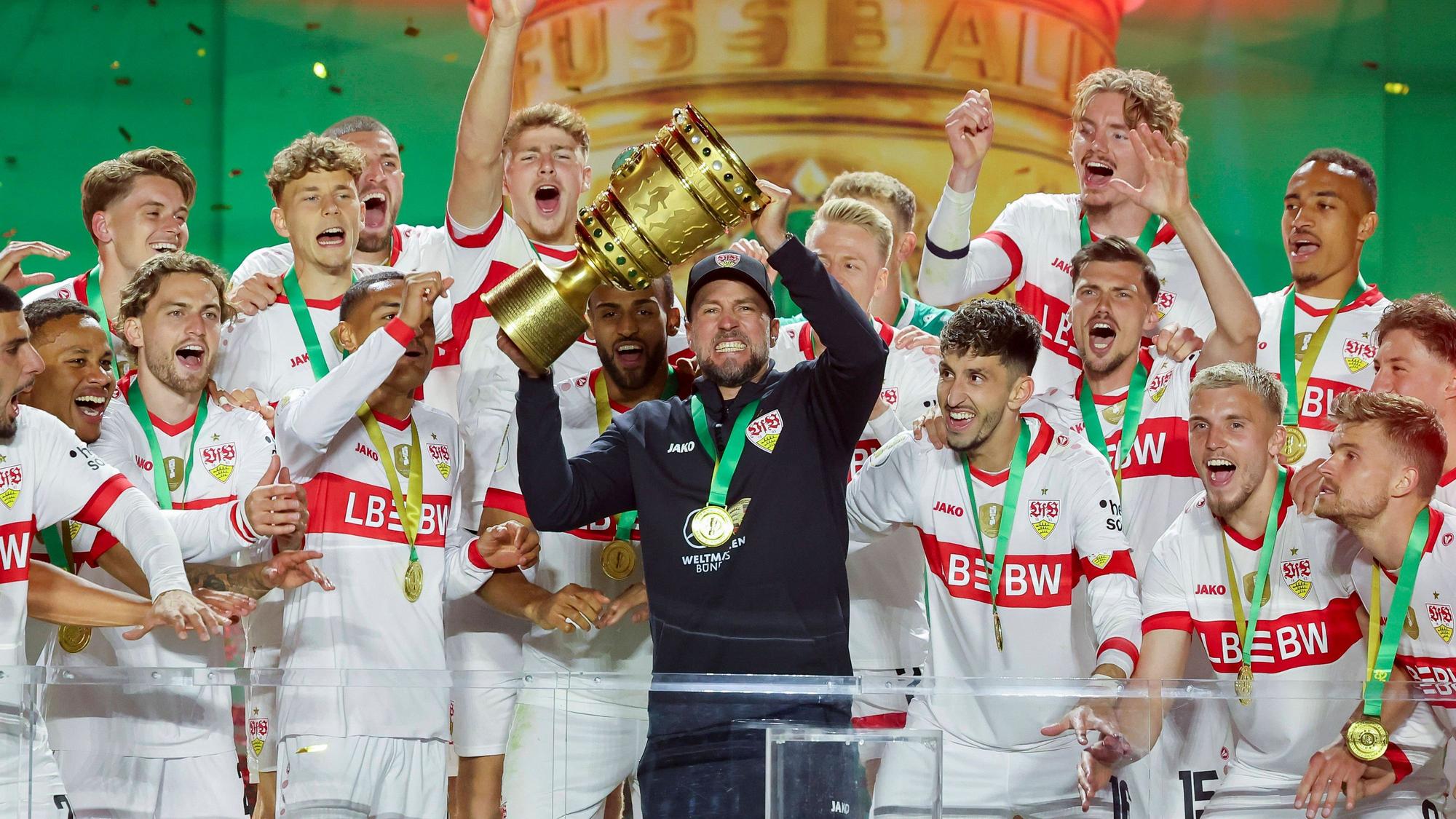 Der Traum aller Klubs: Trainer Sebastian Hoeneß hat mit dem VfB Stuttgart den DFB-Pokal 2025 gewonnen.