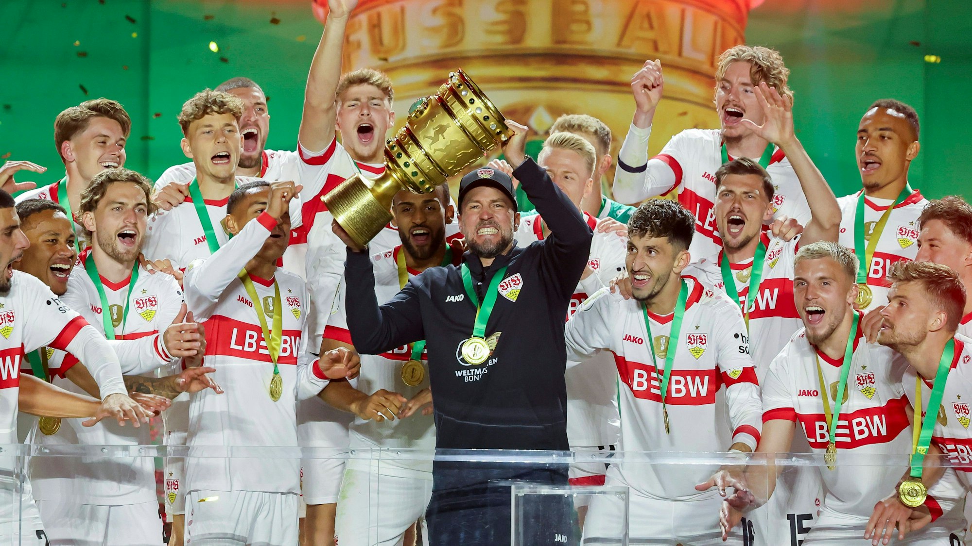 Der Traum aller Klubs: Trainer Sebastian Hoeneß hat mit dem VfB Stuttgart den DFB-Pokal 2025 gewonnen.