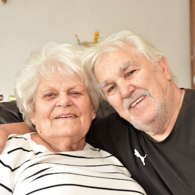 Marlene und John Kapphammel aus Bergheim-Niederaußem feiern Goldhochzeit.