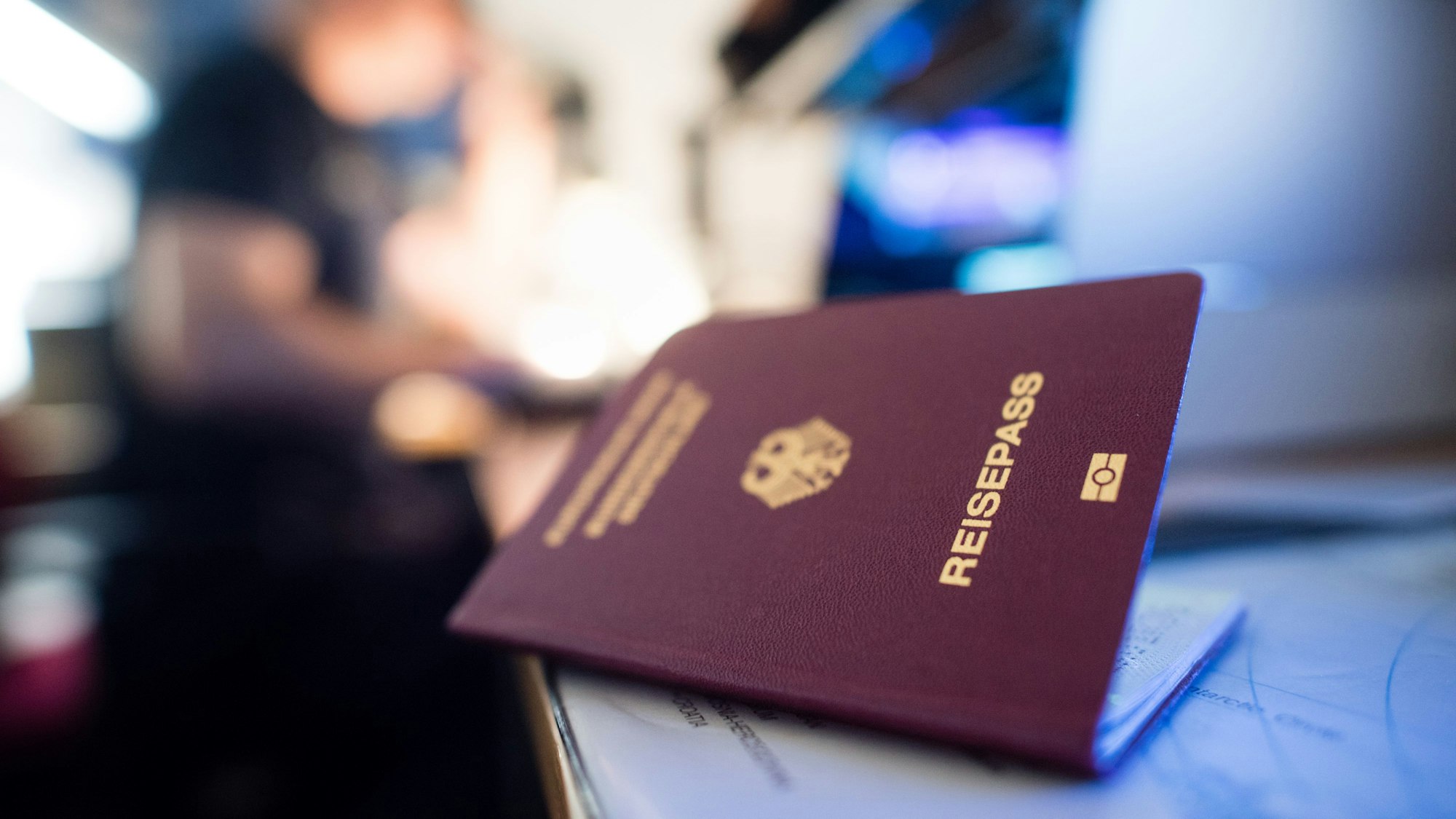 Wer als Geflüchteter den deutschen Pass erhalten möchte, muss sich häufig auf Jahre lange Bearbeitungszeiten einstellen.