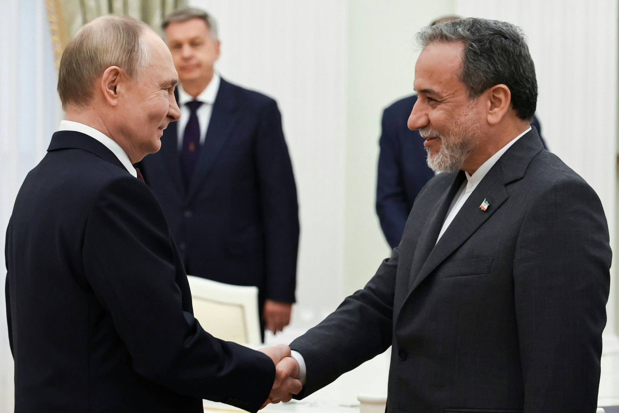 Kremlchef Putin im Gespräch mit Irans Außenminister Araghtschi (Archivbild)