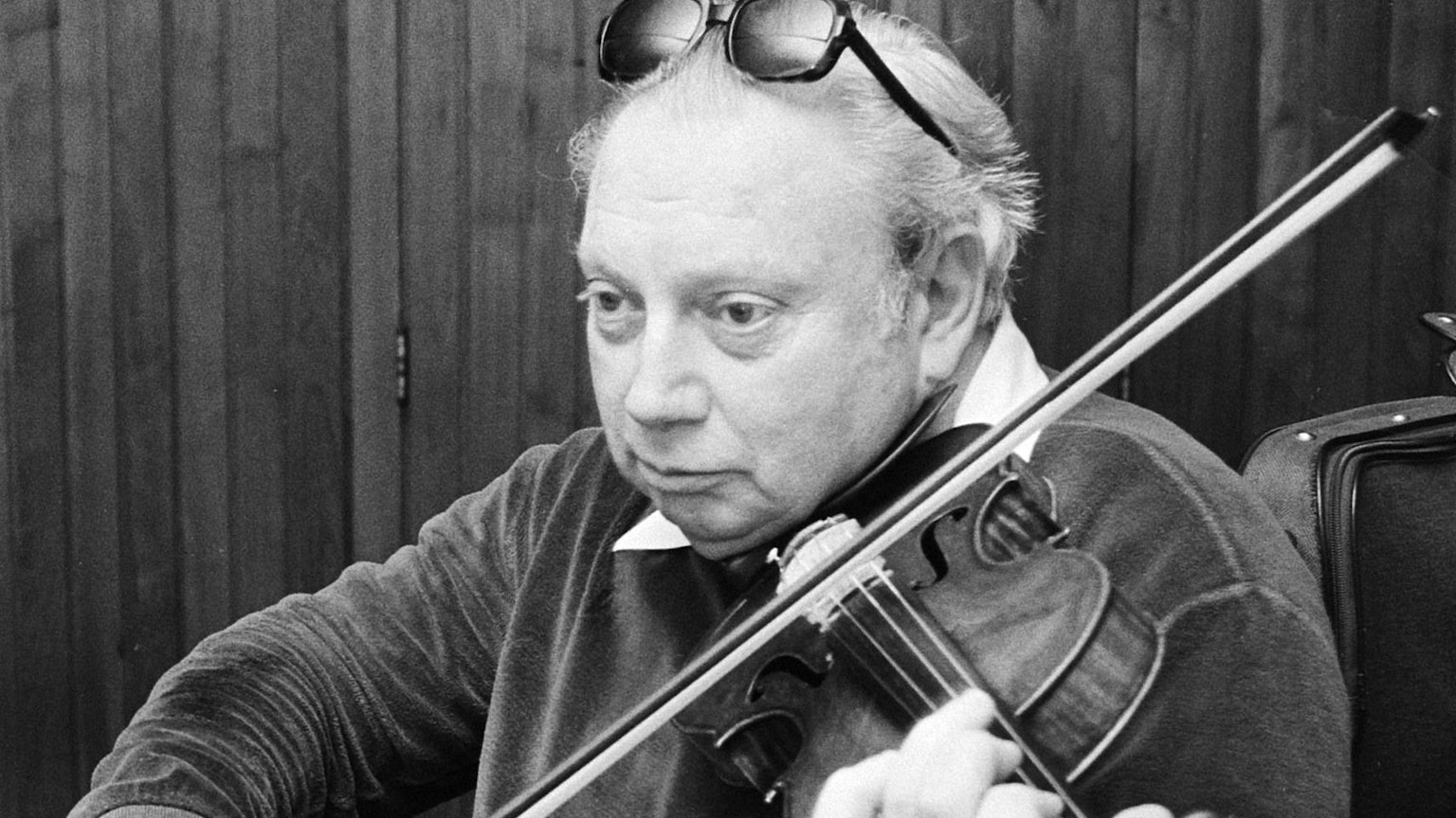 Isaac Stern spielt Violine
