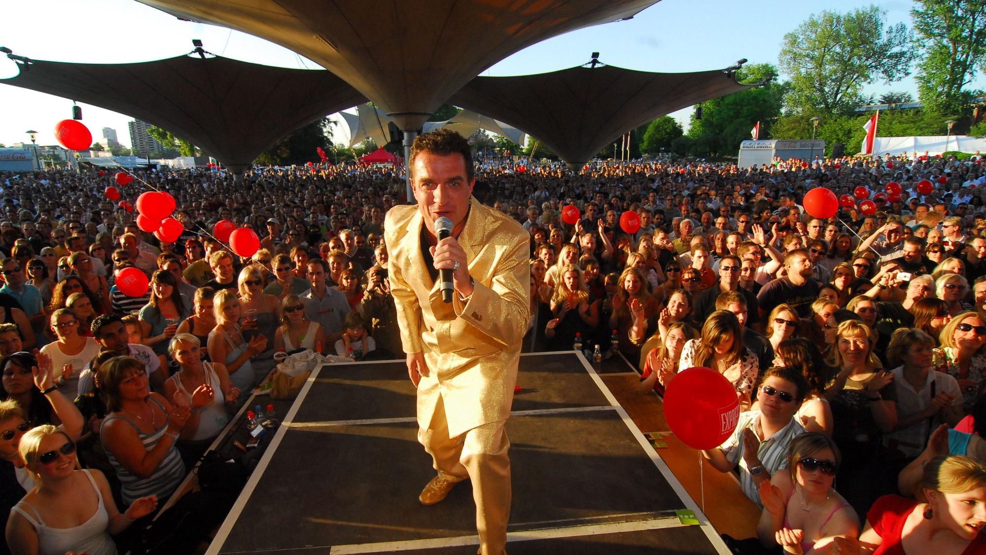 In seinem Element: Linus 2009 auf der Tanzbrunnen-Bühne.