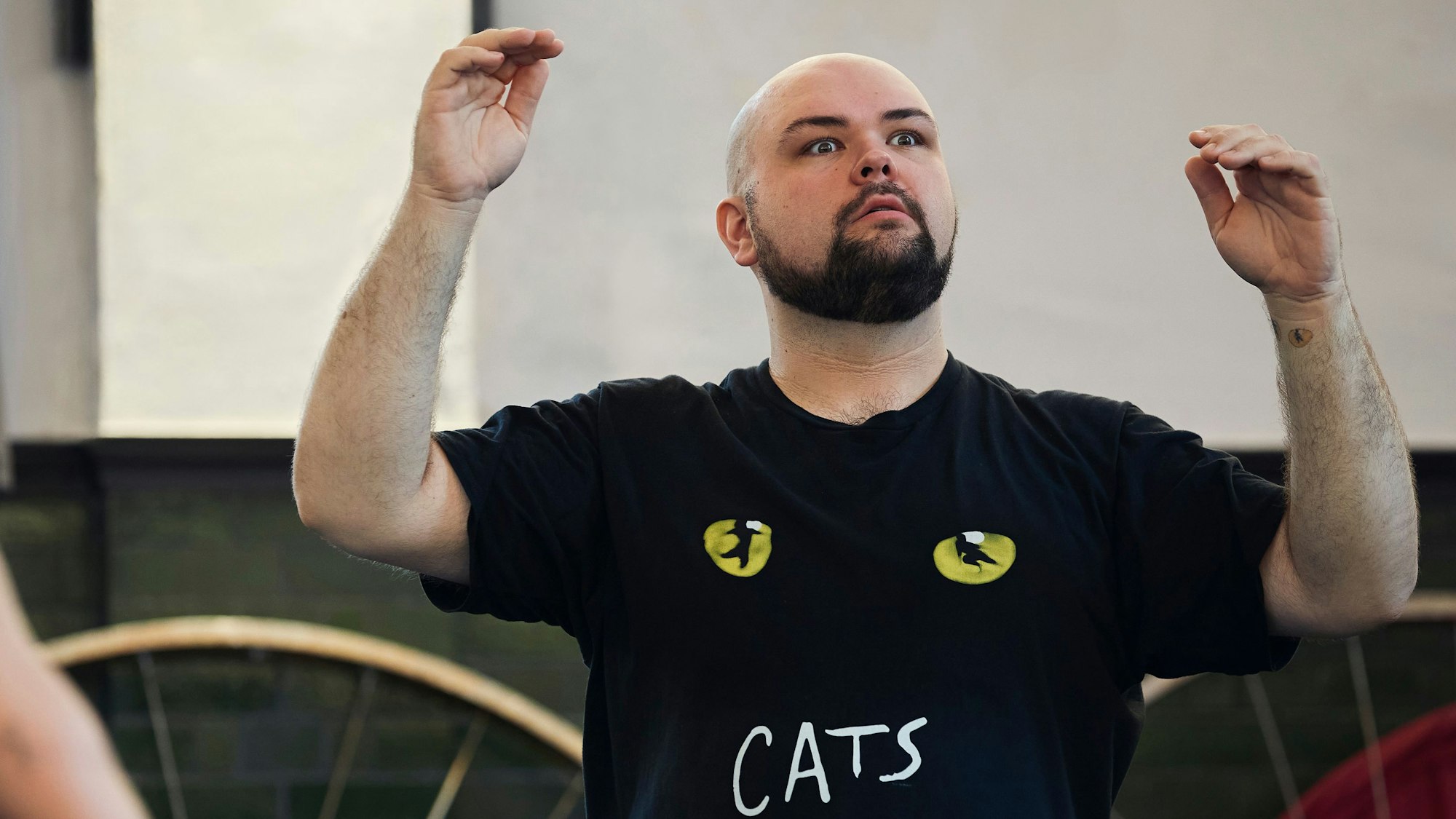 Michael Robert-Lowe spielt „Old Deuteronomy“.