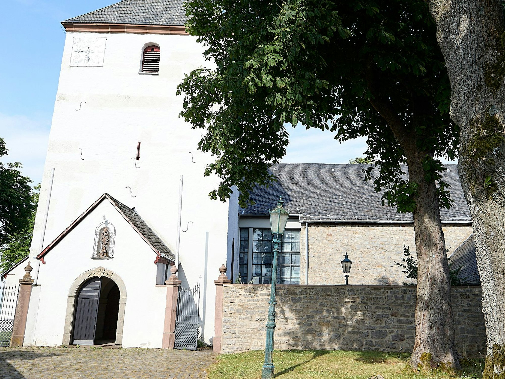 Die Zingsheimer Kirche von außen.
