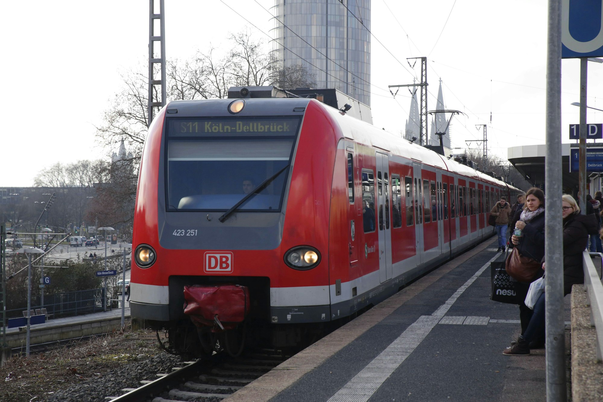 Das Bild zeigt eine S-Bahn der Linie S11. Foto: Klaus Michels EXPRESS Koeln