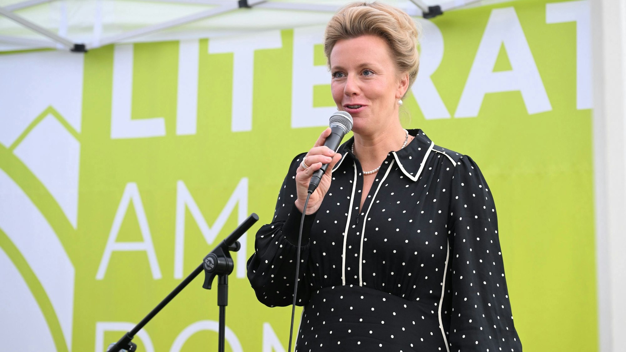 NRW-Ministerin Ina Brandes (CDU) ist ein großer Fan der Literatur-Festivals in Altenberg.