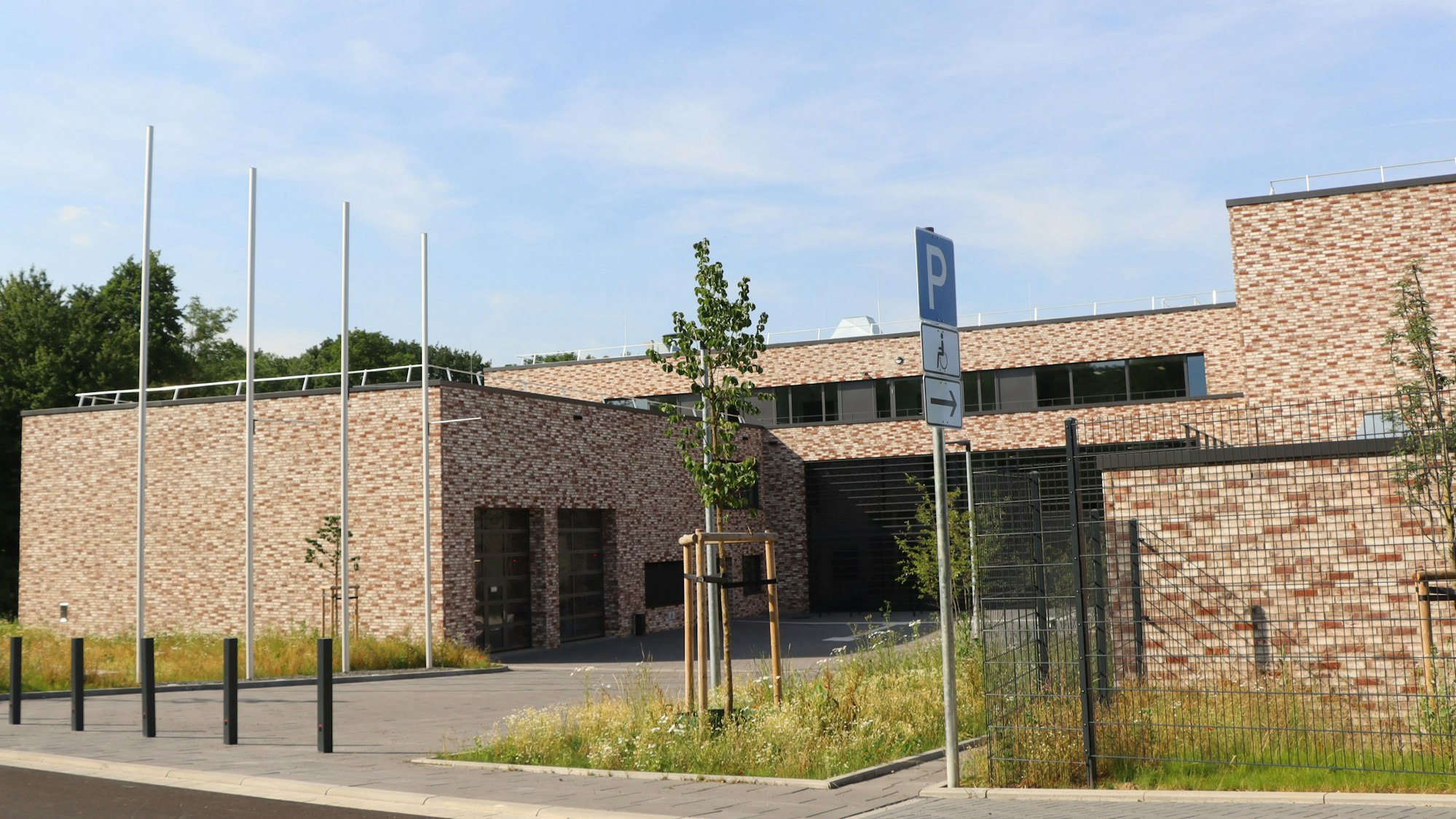 Das Bild zeigt die neue Feuerwache von der Außenseite.