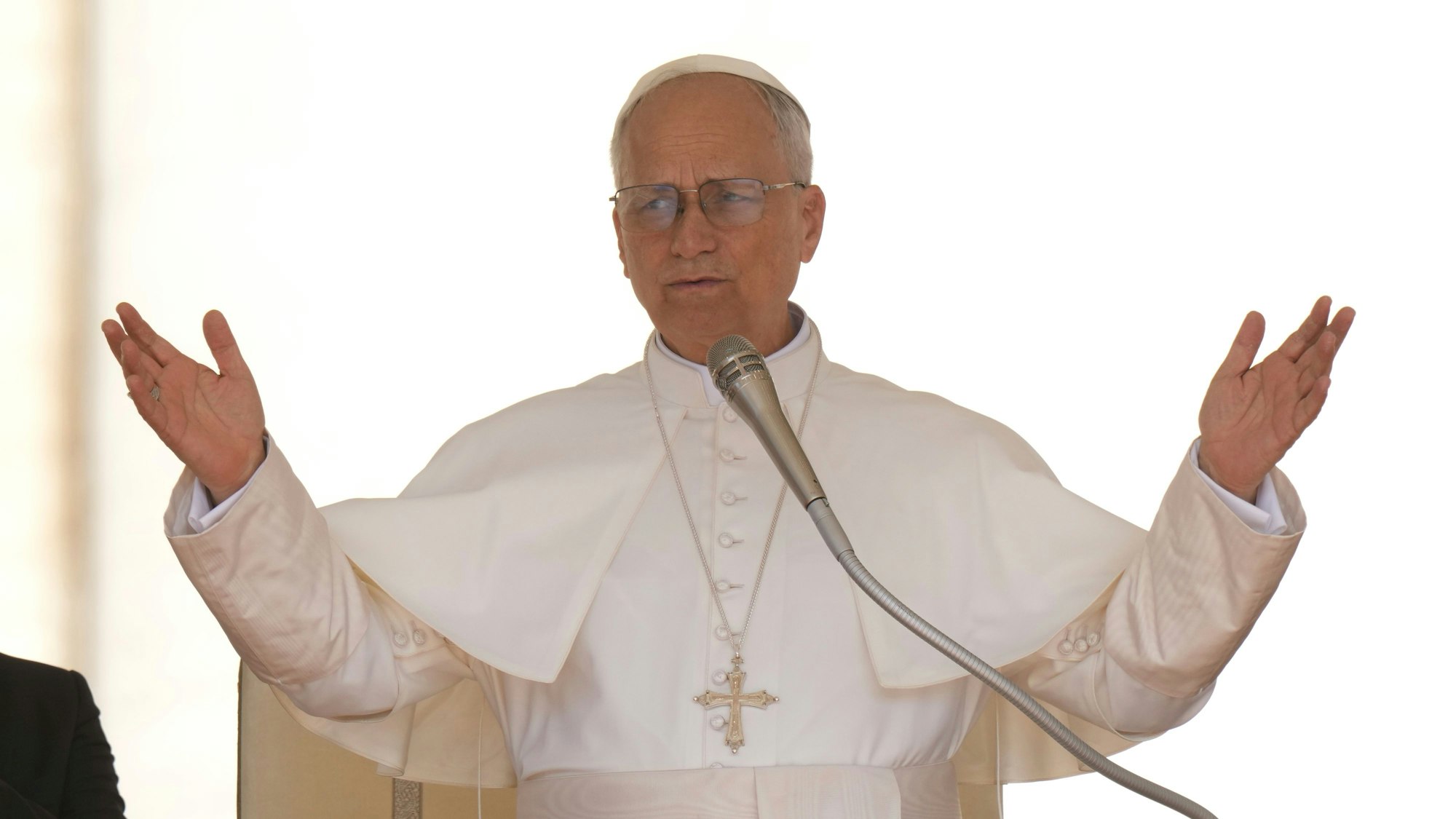 Papst Leo XIV. bei seiner wöchentlichen Generalaudienz auf dem Petersplatz im Vatikan.