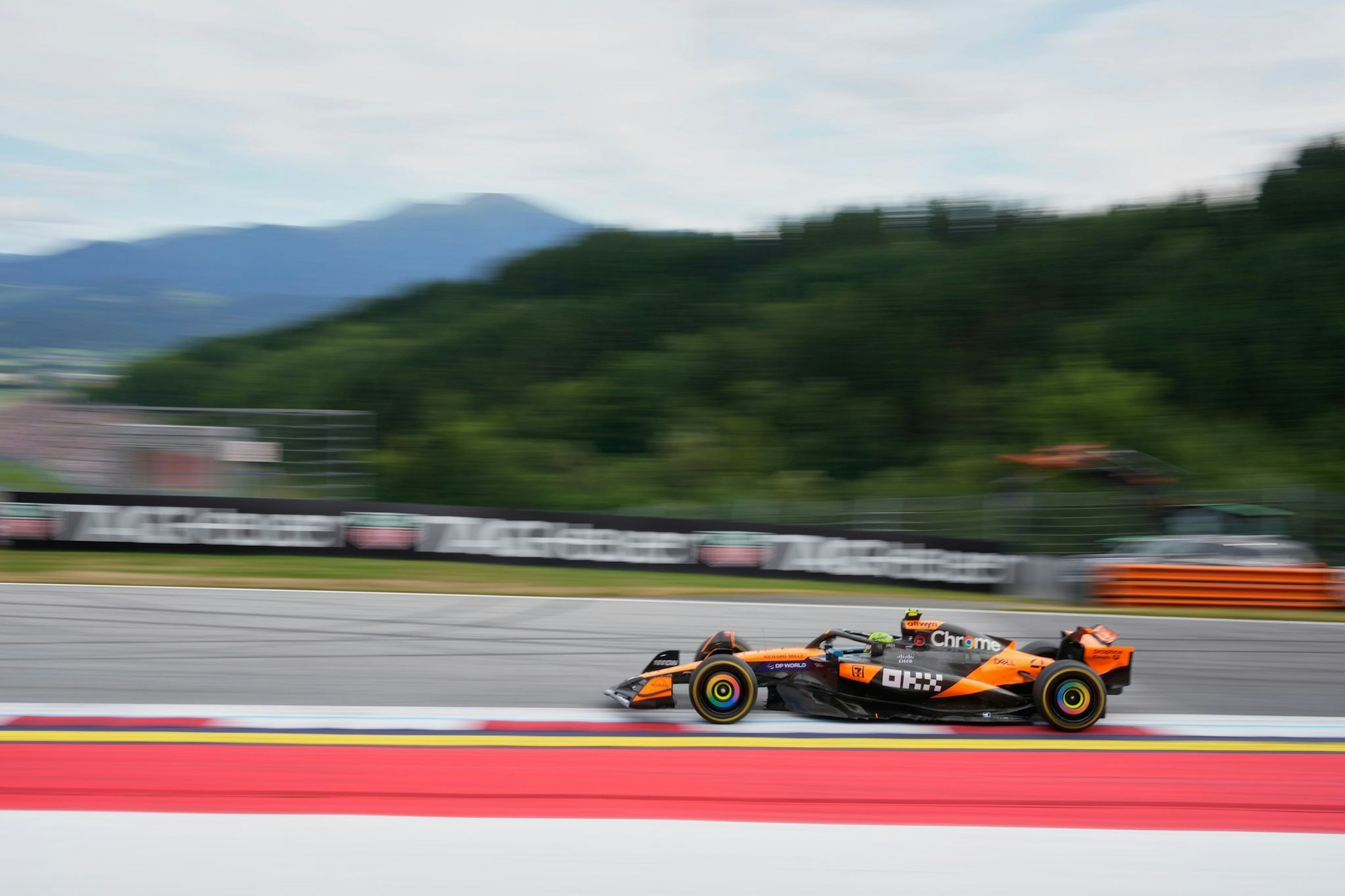 Lando Norris rast der Konkurrenz in Spielberg davon.