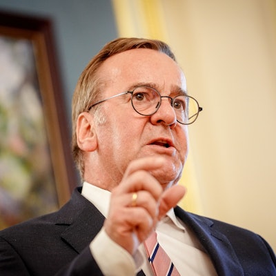 Boris Pistorius (SPD), Bundesminister der Verteidigung, gibt eine Pressekonferenz.