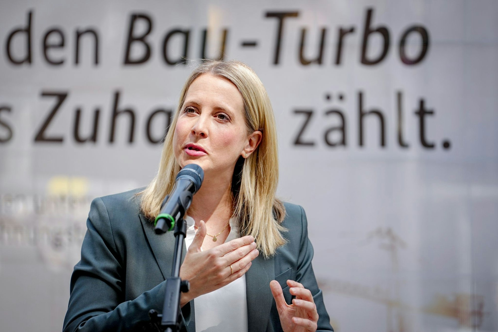 Bundesbauministerin Verena Hubertz will den Neubau beschleunigen. (Archivbild)